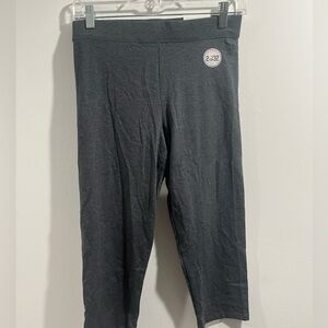 Victoria’s Secret grey cropped leggings size medium nwt